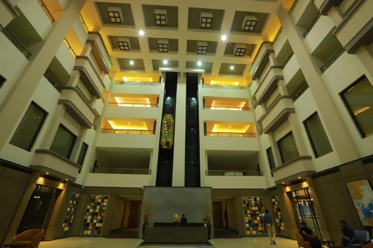 Grand Sarovar Portico, Latur Exterior photo